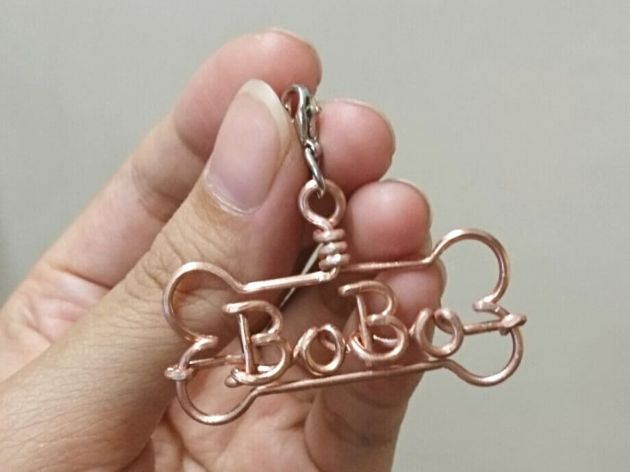 Bone charm for pet's collar. In rosegold.